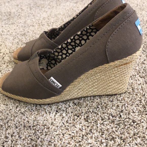 TOMS Women's Classic Wedge Sandal Tan W8 Shoes 380113 - Picture 2 of 4